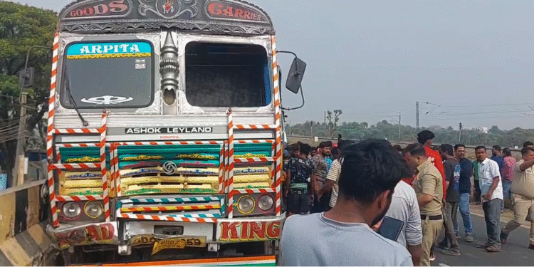 ଭୟଙ୍କର ଦୁର୍ଘଟଣା ,ଚାଲିଗଲା ୫ ଜୀବନ !