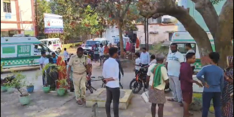 ନିୟନ୍ତ୍ରଣ ହରାଇ ଓଲଟିଲା ଡ଼ାଲା ଅଟୋ, ୧ ମୃତ ୧୩ ଜଣ ଗୁରୁତର |