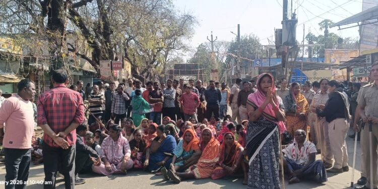 ପାଟଣାଗଡ ସହରରେ OPD ସେବା ଦାବିରେ 12 ଘଣ୍ଟିଆ ବନ୍ଦ |