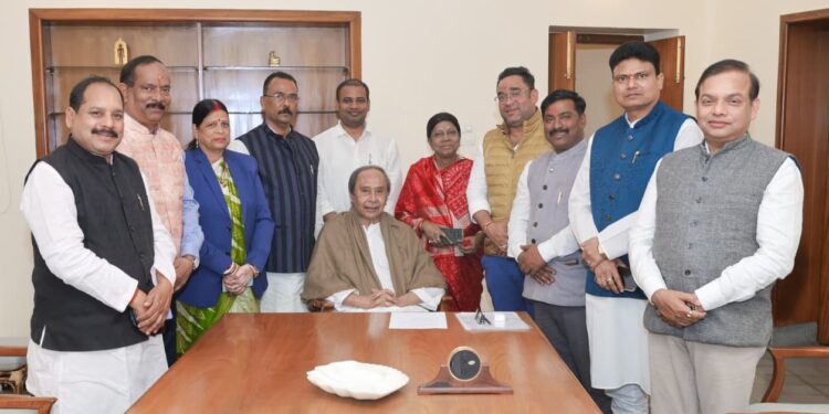 ୧୦ ବିଧାୟକଙ୍କ ସହ ଆଲୋଚନା କଲେ ନବୀନ ପଟ୍ଟନାୟକ ।