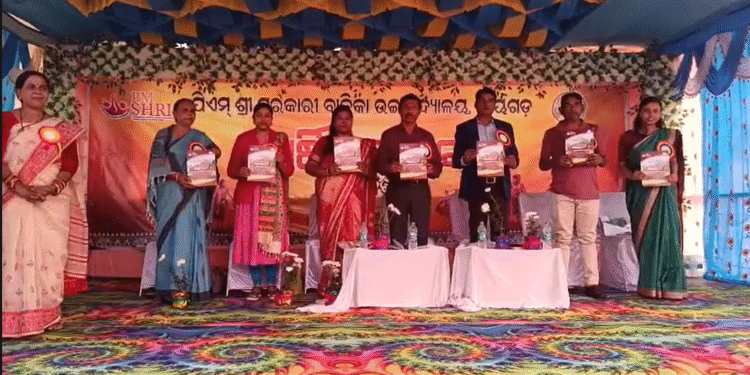 ରାୟଗଡ଼। ପିଏମ ଶ୍ରୀ ବାଳିକା ଉଚ୍ଚ ବିଦ୍ୟାଳୟରେ ବାର୍ଷିକ ଉତ୍ସବ ପାଳନ।